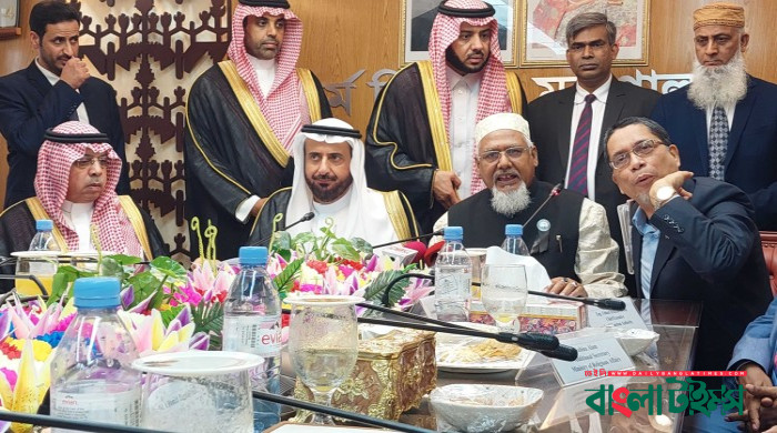 ট্রানজিট ভিসায় সৌদি গিয়ে বাংলাদেশিরা ওমরাহ করতে পারবে: সৌদি হজমন্ত্রী