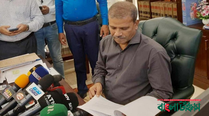 শেখ হাসিনার পদত্যাগপত্র নিয়ে রাষ্ট্রপতি মিথ্যাচার করেছেন: আসিফ নজরুল