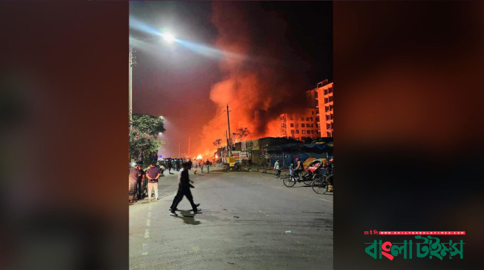 উত্তরা ১১ নং সেক্টরের কাঁচাবাজারে লাগা  আগুন নিয়ন্ত্রণে