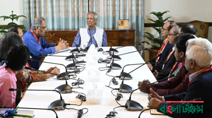 গণমাধ্যম সংস্কার কমিশনের প্রতিবেদনের যেগুলো সম্ভব দ্রুত বাস্তবায়ন করে ফেলতে চাই : প্রধান উপদেষ্টা