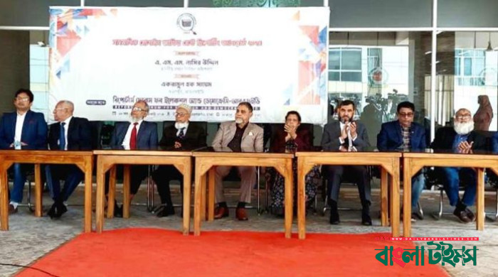 কোনো দলের পক্ষে বা বিপক্ষে থাকতে চাই না : সিইসি