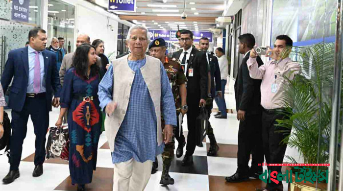 চীন সফর শেষে দেশে ফিরলেন প্রধান উপদেষ্টা