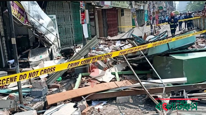 3 killed in blast at building in Science Lab