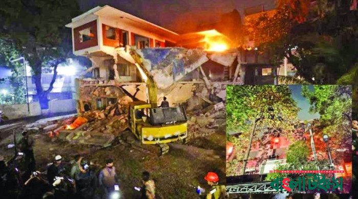 ৩২ নম্বর বাড়িসহ আওয়ামী লীগ নেতাদের বাড়ি গুঁড়িয়ে দিল ছাত্র-জনতা: পুড়ল হাসিনার সুধাসদন