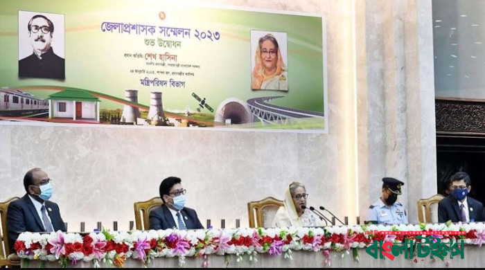 Take only necessary projects: PM asks DCs, issues 25 directives