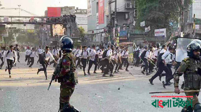 সায়েন্সল্যাব মোড়ে ঢাকা কলেজ-সিটি কলেজ শিক্ষার্থীদের সংঘর্ষ