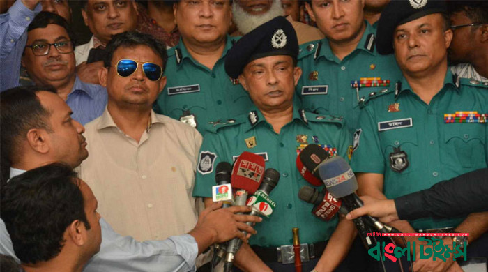 থানার ভেতরে নিয়ে মারধর করা বেআইনি: ডিএমপি কমিশনার