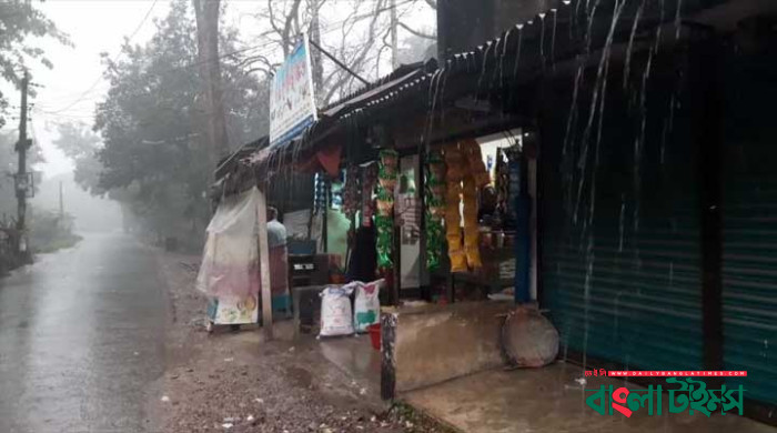 বিভিন্ন জেলায় বৃষ্টি, কমতে পারে তাপমাত্রা