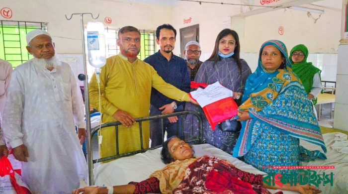 তারেক রহমানের পক্ষ থেকে রোগীদের খাবার বিতরণ