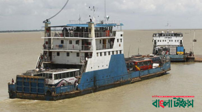 সাড়ে ৮ ঘণ্টা পর দৌলতদিয়া-পাটুরিয়ায় ফেরি চলাচল শুরু