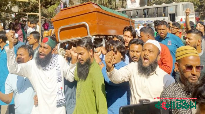 জুলাই অভ্যুত্থানে নিহত হাসানের কফিন কাঁধে নিয়ে মিছিল: আ.লীগ নিষিদ্ধের দাবি