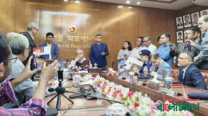 ১০ মিনিটেই অন অ্যারাইভাল ভিসা পাবেন বিদেশিরা