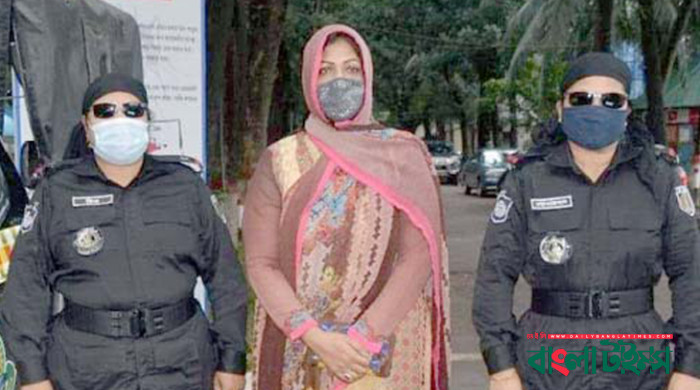 প্রবাসী সমালোচকদের আত্মীয় স্বজনের উপর  নির্যাতনের খড়গ