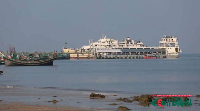 টেকনাফ-সেন্টমার্টিনে জাহাজ চলাচল বন্ধ, আটকা পড়েছেন পর্যটকরা