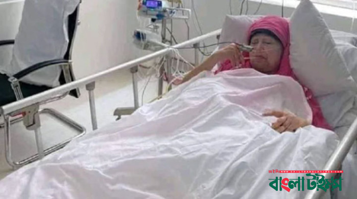খালেদা জিয়াকে সিসিইউ থেকে কেবিনে স্থানান্তর