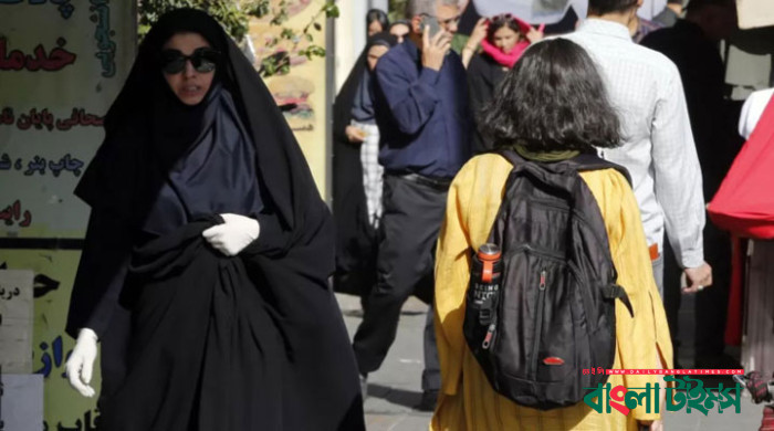 ইরানে হিজাব ছাড়া বের হলে ১০ বছর কারাদণ্ডের বিল পাস