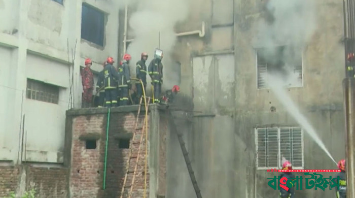 প্রায় ৯ ঘণ্টা পর নিয়ন্ত্রণে ডেমরার আগুন