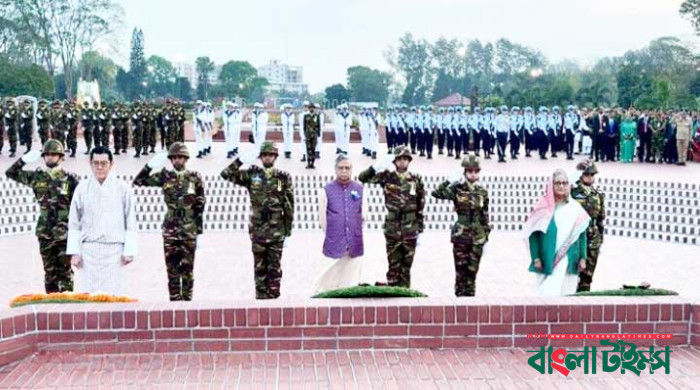 স্বাধীনতা দিবসে বীর শহীদদের প্রতি রাষ্ট্রপতি-প্রধানমন্ত্রীর শ্রদ্ধা