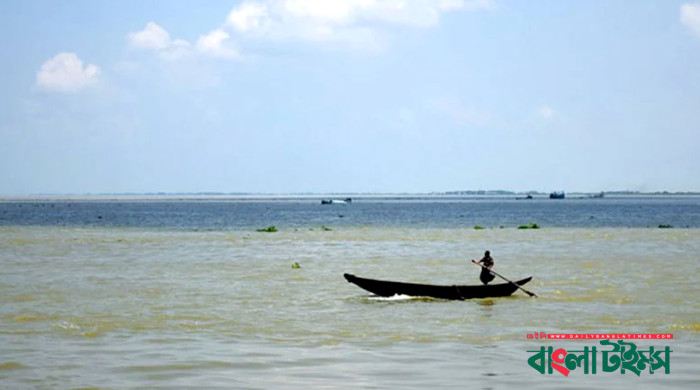 পদ্মায় রেলওয়ে ও ব্যাংক কর্মকর্তার মরদেহ উদ্ধার, স্কুলছাত্র নিখোঁজ