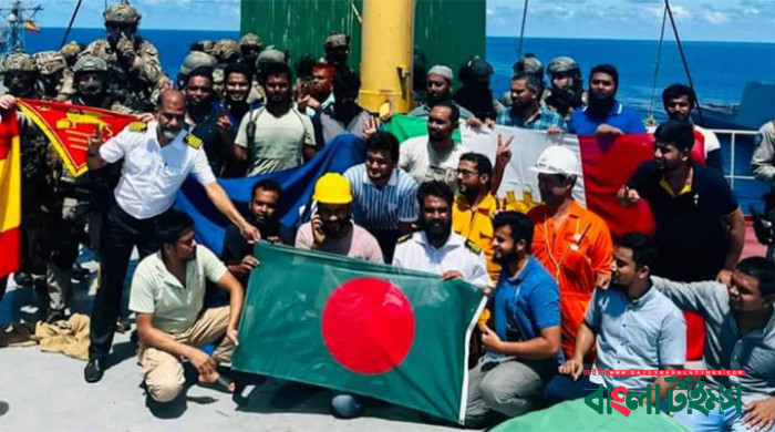 ২১ নাবিক ফিরবেন জাহাজে, ২ জন বিমানে