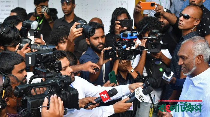 ভূমিধ্বস জয় পেলেন প্রেসিডেন্ট মুইজ্জুর দল