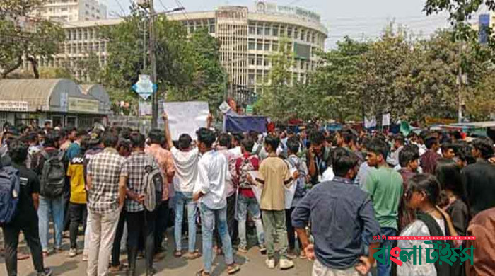 শাহবাগে ৩০ কলেজ শিক্ষার্থীদের অবস্থান, সীমাহীন দুর্ভোগ