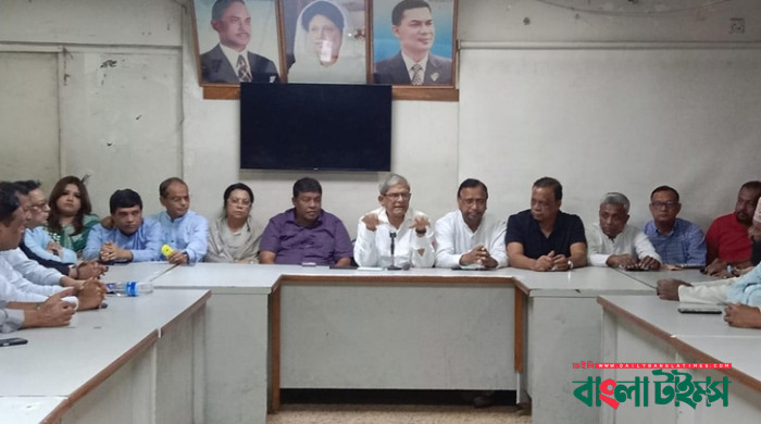 পদত্যাগ না করলে সরকার পালানোর পথ পাবে না: মির্জা ফখরুল