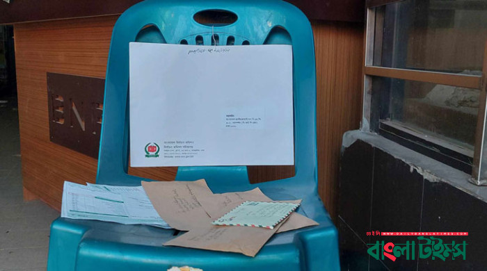 নয়াপল্টনে বিএনপির তালাবদ্ধ কার্যালয়ের ভেতরে চিঠি রেখে গেলো ইসি