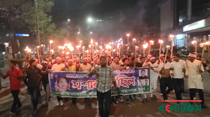 খালেদা জিয়ার সুচিকিৎসার দাবিতে ছাত্রদলের মশাল মিছিল