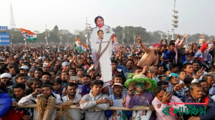 Mamata stages sit-in against Modi