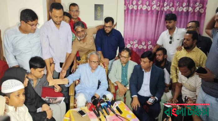 মিরপুরে শহীদ পরিবারের পাশে তারেক রহমান