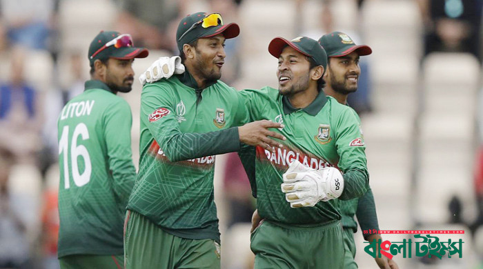 মুশফিকের সঙ্গে ঢাকায় ফিরে এলেন সাকিবও