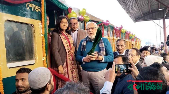 ঢাকা-গাজীপুর রুটে চালু হলো ৪ জোড়া ট্রেন, যাত্রীদের উচ্ছ্বাস