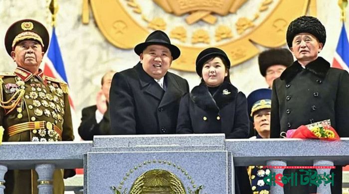 মেয়েকে প্রকাশ্যে আনলেন কিম জং–উন