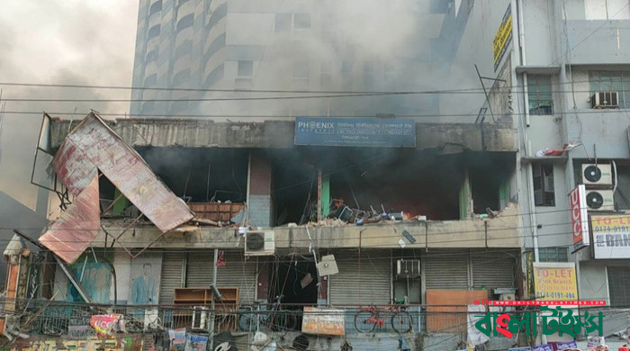 রাজধানীর সায়েন্সল্যাবে ভবনে বিস্ফোরণ: নিহত ৩, আহত ৪