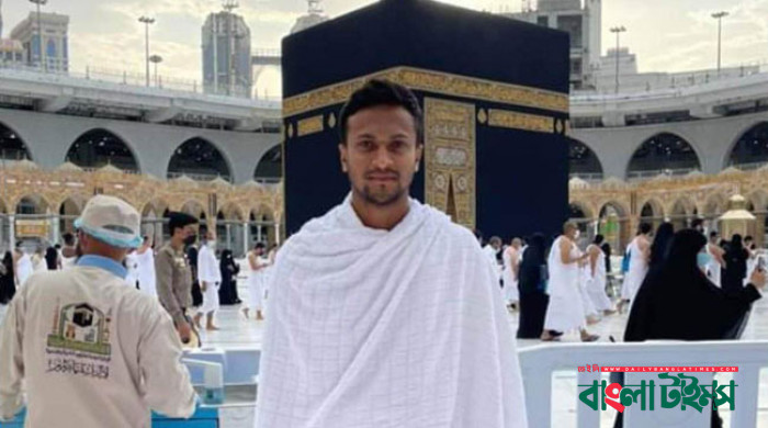 ওমরাহ পালন করতে সৌদি আরবে সাকিব