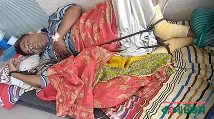 ডান্ডাবেড়ি পরিয়ে হাসপাতালের মেঝেতে চিকিৎসা দেয়া হচ্ছে যুবদল নেতাকে