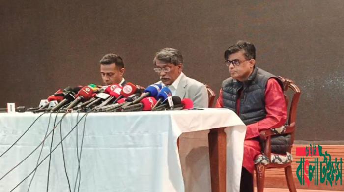 দেশের মানুষ আর পুরনো ব্যবস্থায় ফিরতে চায় না: আলী রীয়াজ