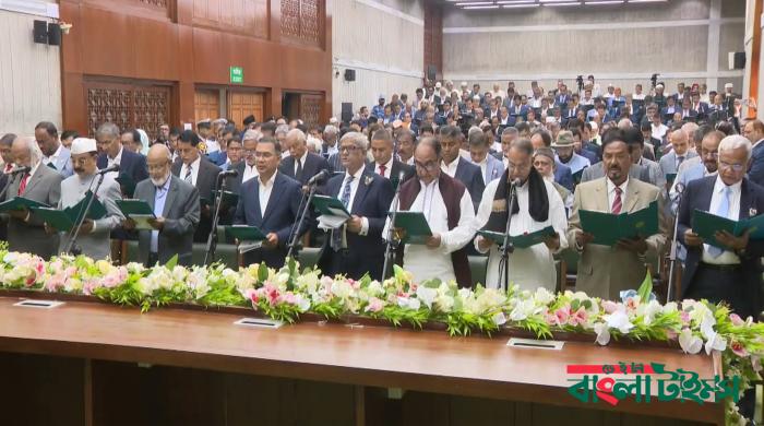 তারেক রহমানের নেতৃত্বে শপথ নিলেন বিএনপি-দলীয় এমপিরা