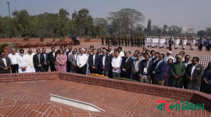 জাতীয় স্মৃতিসৌধে প্রধানমন্ত্রীর শ্রদ্ধা নিবেদন