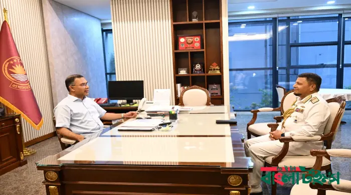 প্রধানমন্ত্রীর সঙ্গে বিদায়ী নৌবাহিনী প্রধানের সাক্ষাৎ