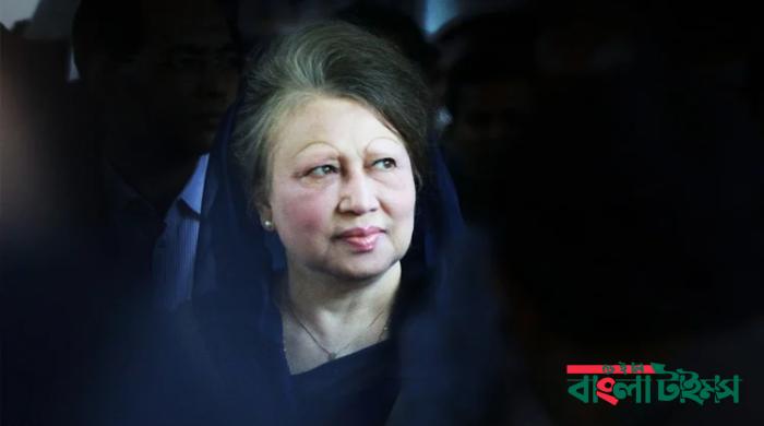 যেভাবে গৃহবধূ থেকে আপসহীন নেত্রী হয়ে ওঠেন খালেদা জিয়া