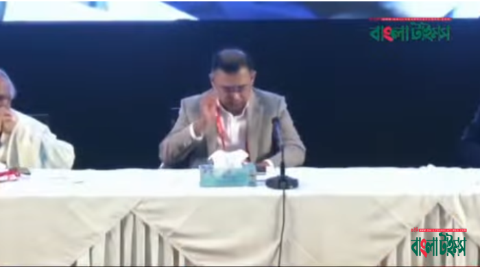 Tarique Rahman cried while sitting on stage. The sky and air were heavy with the daughter's cries for her father.